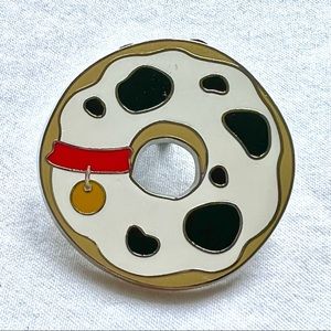✨ 2/$15 or 3/$20 ✨ Disney Mickey Mouse and Friends Donut 101 Dalmatians Pin